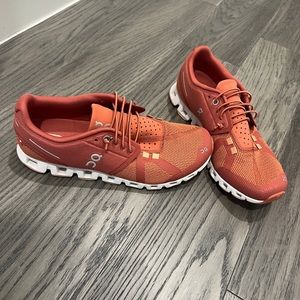 Women’s size 7.5 orange on cloud 5 running shoes. Color is “rust”